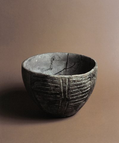 Vorgeschichte: Keramikvase mit neolithischen Verzierungen aus der Caverna Delle Arene in Candide (Ligurien). Pegli, Museo Villa Pallavicini von Prehistoric Prehistoric