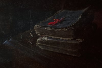 Antike Bücher und rote Blume von Ramiz Sahin