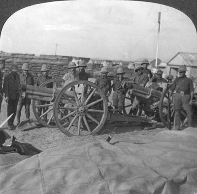 Kriegsbeute, Waffen und Vorräte, die von den Türken erbeutet wurden, Palästina, Erster Weltkrieg, ca. 1914-ca. 1918 von Realistic Travels Publishers