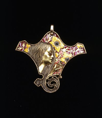 Ein Anhänger, der eine junge Maid darstellt von Rene Jules Lalique