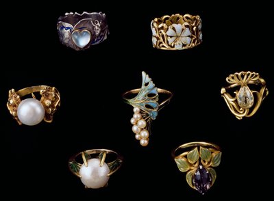 Gold-, Silber- und Kupferringe mit Emaille, Opal, Perlen, Amethysten und Brillanten von Rene Jules Lalique
