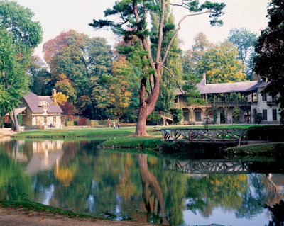 Das Haus der Königin im Weiler von Königin Marie Antoinette, im Park des Schlosses von Versailles von Richard Mique