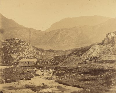 [Ansicht der Berge am Fuße des Lake Ogwen] von Roger Fenton