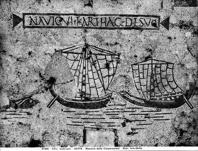 Pflasterdetail vom Piazzale dell Corporazioni, das eine nautische Szene darstellt (Mosaik) von Roman
