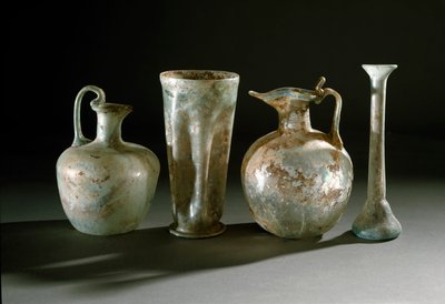 Römische Kunst: Krüge und Glasvasen aus Pompeji. 1. Jahrhundert von Roman
