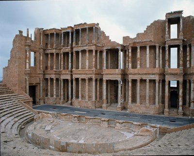 Bühne des römischen Theaters, 2.-3. Jahrhundert von Roman