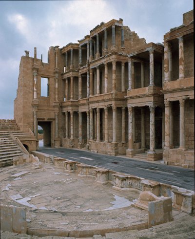 Bühne des römischen Theaters, 2.-3. Jahrhundert von Roman