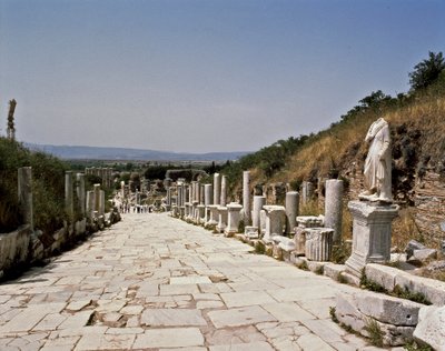 Ansicht der Straße der Kureten zur Bibliothek des Celsus von Roman