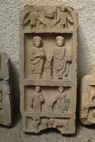 Stele mit menschlichen Figuren, Hochimperialzeit (27 v. Chr.-395 n. Chr.) von Roman Imperial Period
