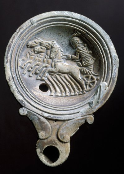 Öllampe, die einen Rennwagen mit vier Pferden darstellt (Terrakotta) von Roman Roman