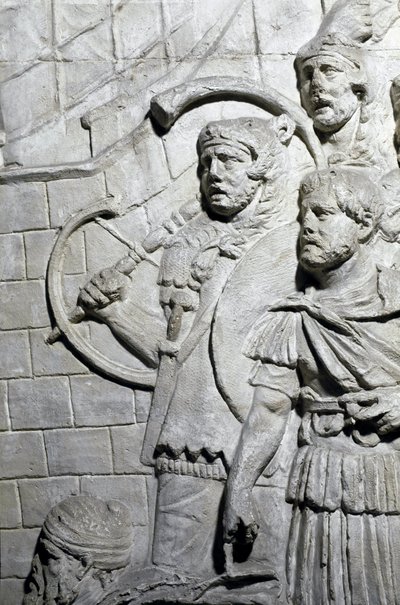 Römische Kunst: Römische Krieger während des ersten Krieges in Dakien. Abguss von 1862, der die Basreliefs der Trajanssäule (Colonna Traiana) in Rom reproduziert, erbaut während der Herrschaft von Kaiser Trajan (53-117). Die Trajanssäule erinnert an die von Roman Roman