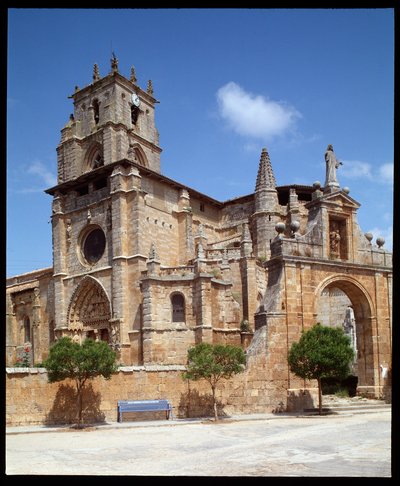 Ansicht der Kirche Santa Maria la Real a Sasamon von Romanesque