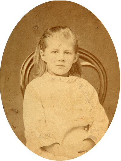 Porträt von Lyubov F. Dostoyevskaya, Tochter des Autors Fjodor Michailowitsch Dostojewski von Russian Photographer