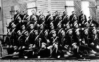 Rekruten der Haushaltskavallerieeinheit mit ihrem Kornett, Graf A.A. Ignatiew, ca. 1899 von Russian Photographer