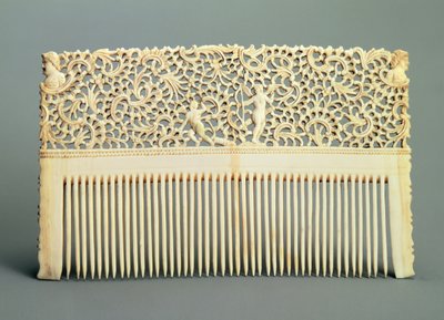 Ornamentaler Kamm mit Zähnen auf einer Seite, aus Kholmogory, Mitte des 18. Jahrhunderts von Russian School