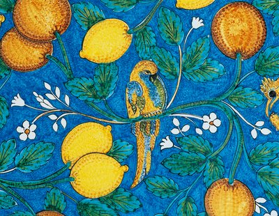 Zitrusfrüchte, Blumen und Vögel auf blauem Hintergrund, dekoratives Detail von Tisch, Lavastein-Majolika, Salvatore Gurreri Herstellung, Caltagirone, Sizilien, Italien, 20. Jahrhundert von Salvatore Gurreri manufacture