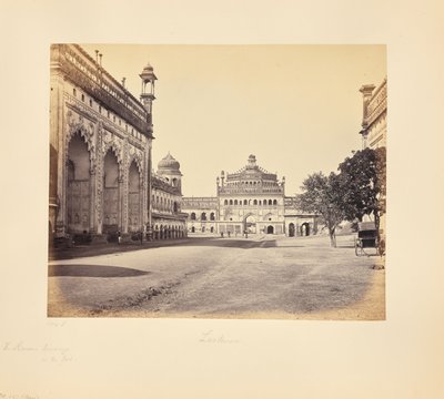 Lucknow; Das Roumi Darwaza im Fort von Samuel Bourne