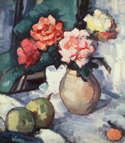 Gemischte Rosen in einer braunen Vase mit einer Tasse, Untertasse und Äpfeln von Samuel John Peploe
