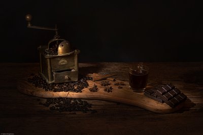 Dunkler Kaffee und Schokolade von Saskia Dingemans