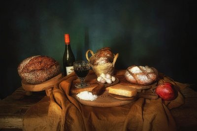Rustikales Brot und Wein von Saskia Dingemans