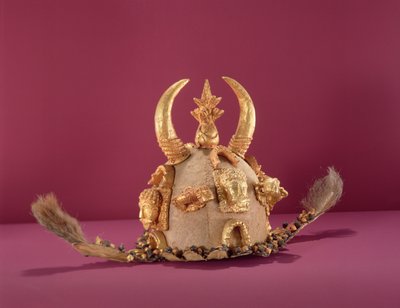 Asante-Helm, getragen von Beamten, aus Ghana von School African