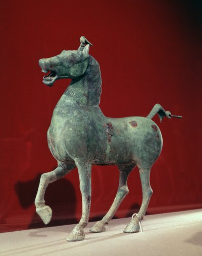 Pferd, aus Wu-wei, Kansu, Östliche Han-Dynastie (Bronze) von School Chinese