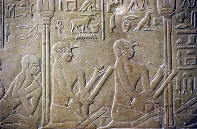 Altes Ägypten, Relief, Grab von Mereruka, Mastaba von Mereruka, 6. Dynastie, Saqqara, Dorfbewohner müssen ihre fehlerhaften Steuererklärungen den Beamten eingestehen von School Egyptian