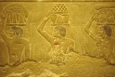 Altes Ägypten, Wandrelief/Malerei, Mastaba/Grab von Idout, Saqqara, 2323-2150 v. Chr., Träger mit Opfergaben von School Egyptian