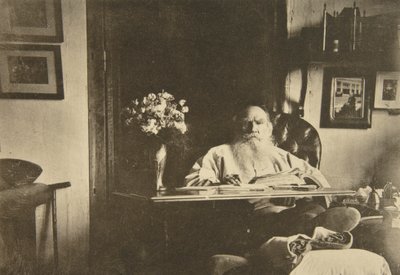 Russischer Autor Leo Tolstoi mit einem kranken Bein, Russland von Sophia Andreevna Tolstaya