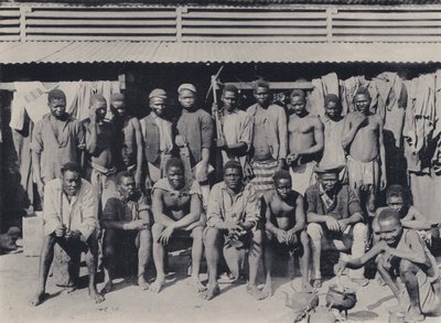 Eine Gruppe im Compound von South African Photographer