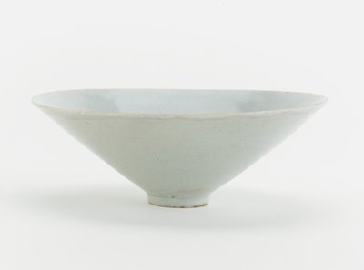 Schale mit geformtem Design von Phönix und Blumen, ca. 1200 von Southern Song Dynasty Chinese School