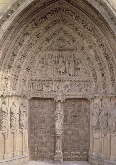 Zentrales Portal der Westfassade von Spanish School
