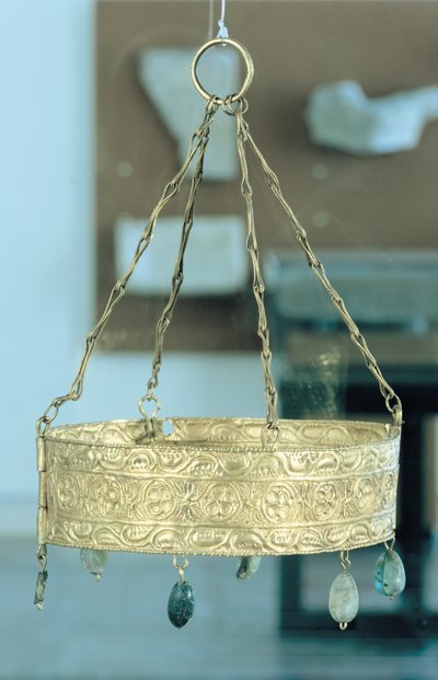 Votivkrone aus dem Schatz von Guarrazar (Gold & Edelsteine) von Spanish School
