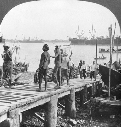 Landungssteg am Irawaddy-Fluss, Rangun, Birma, 1908 von Stereo Travel Co
