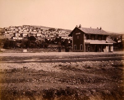Bahnhof und Dorf Mallakah an der Eisenbahnlinie Beirut-Damaskus von Studio Bonfils