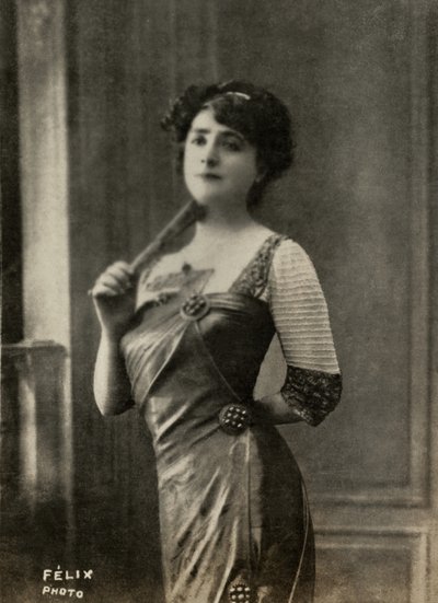 Porträt der französischen Künstlerin Marie Yahne von Studio Felix