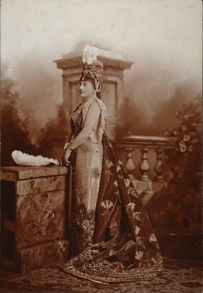 Louise, Herzogin von Devonshire, als Zenobia, Königin von Palmyra, Der Diamantjubiläumsball der Herzogin von Devonshire im Devonshire House von Studio Lafayette