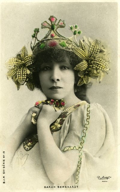 Henriette Rosine Bernard alias Sarah Bernhardt als „Die ferne Prinzessin“, ein Stück von Edmond Rostand (s/w Foto) von Studio Reutlinger