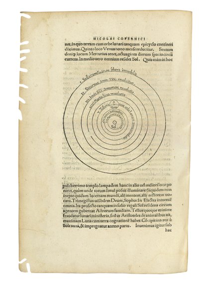 "De Revolutionibus Orbium Coelestium" von Nikolaus Kopernikus und "De Libris Revolutionum Nicolai Copernici Narratio Prima" von Georg Johan Rheticus, zwei Werke in einem Band, Basel, 1566-67 von Swiss School