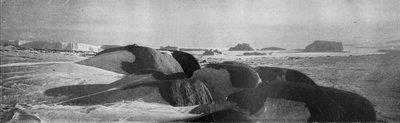 Granitblöcke, die von alten Gletschern am Kap Roberts gehobelt wurden, ca. 1911, 1913 von T. Griffith Taylor