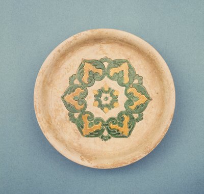 Chinesische Opferschale, mit eingravierten Linien, um das Auslaufen der Farbe zu verhindern, Tang-Dynastie, 618-906 von Tang Dynasty Chinese School