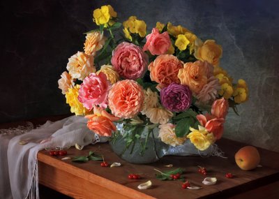 Farbenfrohes Rosen Stillleben von Tatyana Skorokhod