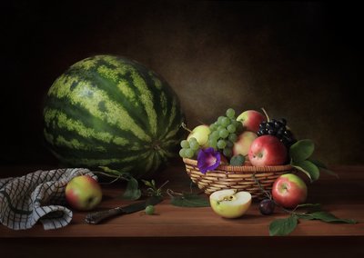 Rustikales Obst Stillleben von Tatyana Skorokhod