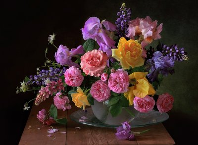 Lebhaftes Blumenstillleben von Tatyana Skorokhod