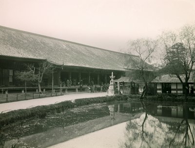 Blick auf den Sanjusangen-do-Buddhistischen Tempel, Kyoto, um 1900 - 1915 von Teijiro Takagi
