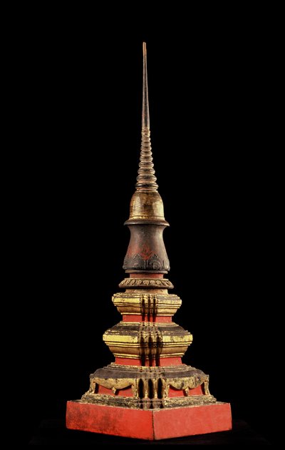 Modell eines Chedi oder Reliquiarturms von Thai School