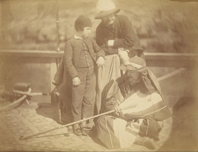 Gruppenporträt von zwei westlichen Männern und einem Jungen auf einem Boot im Nil von Théodule Devéria
