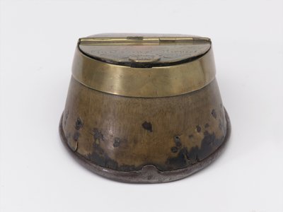 Tintenfass aus einem Pferdehuf, gehörte Kapitän William Tyrwhitt Drake, Royal Horse Guards, ca. 1829 von Thomas Lee