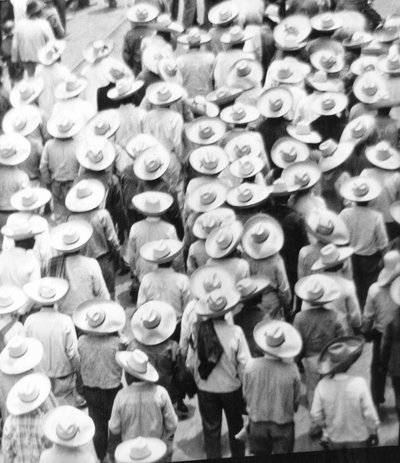 Marsch der Arbeiter, Mexiko-Stadt, 1926 von Tina Modotti
