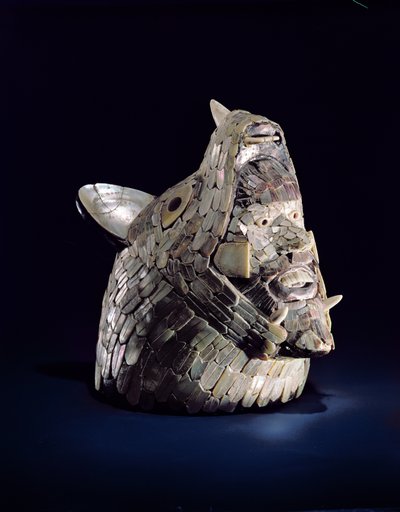 Kopf eines Tieres mit einem menschlichen Kopf in den offenen Kiefern, gefunden in Tula, Hidalgo, Mexiko, Frühpostklassik (900-1250) von Toltec